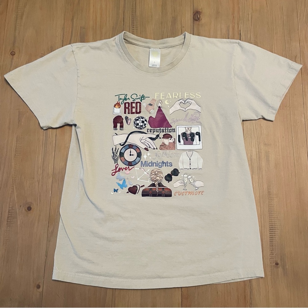 Taylor Swift T-Shirt Women’s Small Graphic Beige Albums Swiftie